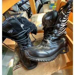 UGG 1002816 Adirondack Print Womens Black Sheepskin Boots Size 10